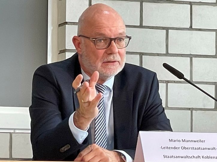 Der Leitende Oberstaatsanwalt Mario Mannweiler auf der Pressekonferenz.