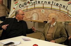 Bischof Dr. Stephan Ackermann und Hans Casel, einer der Initiatoren des „Café International“ in Trier-Ehrang