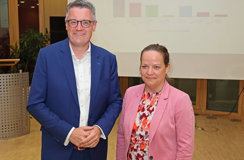 Dr. Tim Grüttemeier und Janine Köster duellieren sich um das Amt des Städteregionsrates bzw. der Städteregionsrätin
