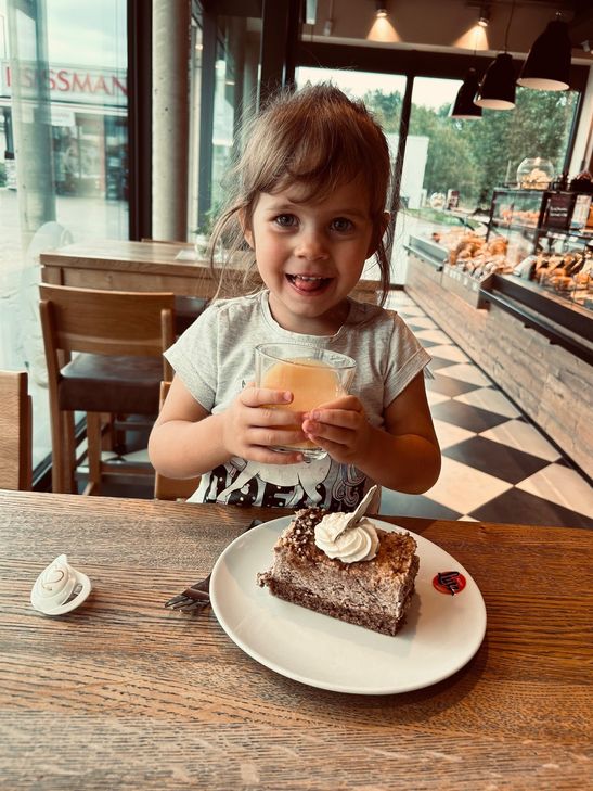 Emily durfte nur drei Jahre alt werden. Am 8. Mai vergangenen Jahres wurde sie getötet.