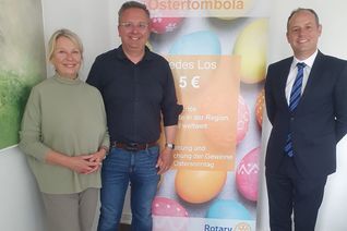 Von rechts: Dr. Christopher Wagenknecht, Alexander von Meyzinski und Martina Braß.