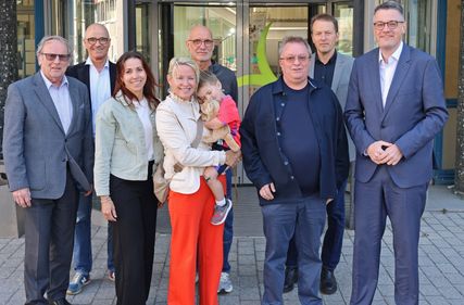 Dr. Tim Grüttemeier (r.) hat dem Regiosportbund rund um den neuen Vorsitzenden Ingo Braun (3.v.r.) und den Ehrenpräsidenten Günter Kuckelkorn (l.) auch weiterhin verlässliche Unterstützung zugesagt.