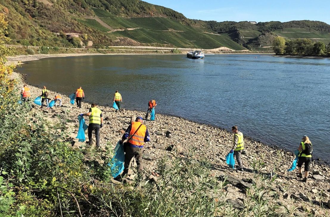 Müllsammeln im Mittelrheintal.