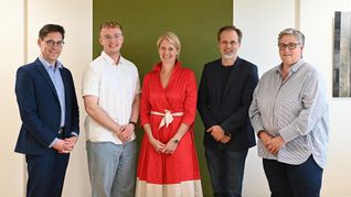 Vizepräsident Matthias Busch, der neu gewählte studentische Vizepräsident Mick Deml, Präsidentin Eva-Martha Eckkrammer, Vizepräsident Benjamin Weyers und Kanzlerin Ulrike Graßnick