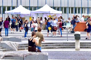 Das Sommerfest der Universität Trier lädt zum Feiern und Mitmachen ein.