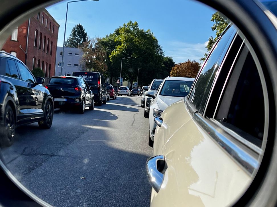 Die Folge: Stau in beide Richtungen auf der Hornstraße