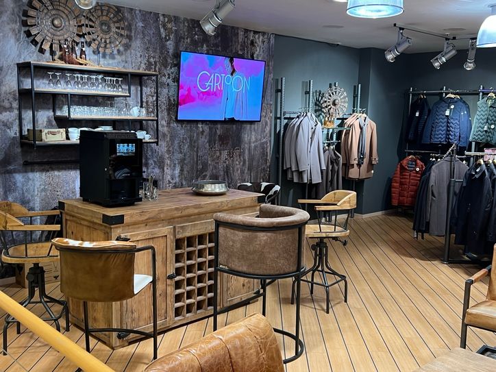 Im Modegeschäft möchte man mit einer »Espressobar« einen neuen Treffpunkt für die Kunden schaffen.