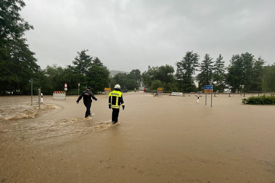 Zahlreiche Ortschaften, wie hier in Niederehe, sind überflutet. Foto: Zender