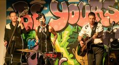 In der Jugendvilla präsentierte das Trio "Boney & Shakers" eine Mischung aus Akustik Rockabilly, klassichem Rock'n Roll und Oldshool R'n'B.