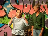 Das Dynamische Damen - Doppel "Piplies & LaMinga" beeindruckte in der Jugendvilla mit Einfallsreichtum und Wortwitz in ihrer improvisierten Comedy-Show.