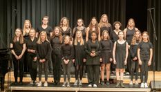 Der Oberstufenchor der Marienschule Euskirchen "Mary`s Voices" brachte im Stadttheater beispielsweise Titel wie den Ärzte-Hit "Schrei nach Liebe" zu Gehör.