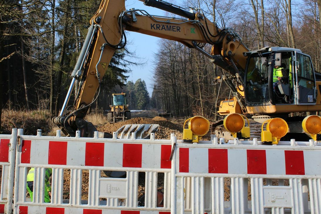 Derzeit wird zügig an der Herstellung der Ein- und Ausfahrt in den Münsterwald gearbeitet. Ab 5. März regelt eine Ampel den Verkehr.