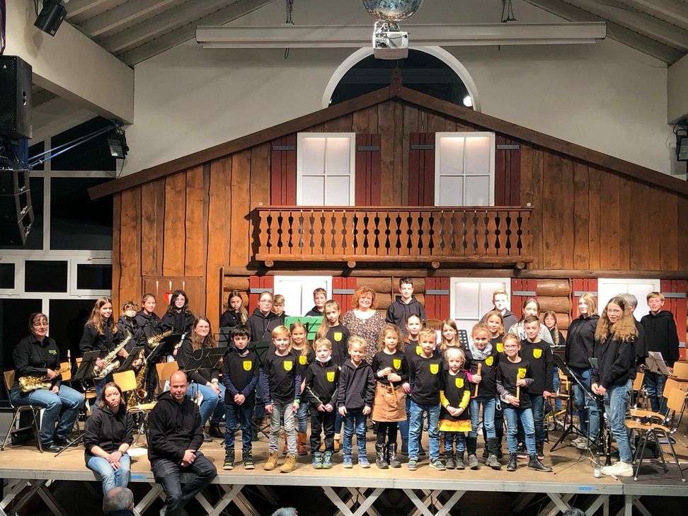 Viele junge Musiker begeisterten beim weihnachtlichen Vorspiel-Nachmittag in der Eicherscheider Tenne. Foto: T. Förster