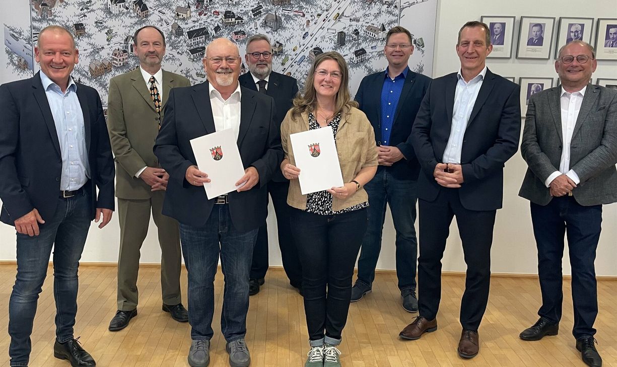 Beate Hillen und Willi Wagner sind zu neuen Schiedsleuten für das Maifeld ernannt worden.
