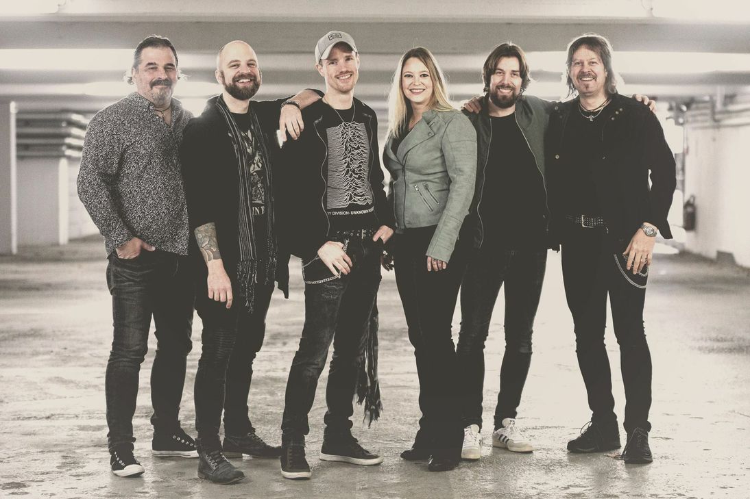 Rainer Peters (re.) wird mit der Band »ROCK’S FINEST« am Freitag, 19 Juni, die Eifeler Oldienacht spielen . Das Ganze findet online statt und kann im Internet gestreamt werden. Foto: Stefan Dolge