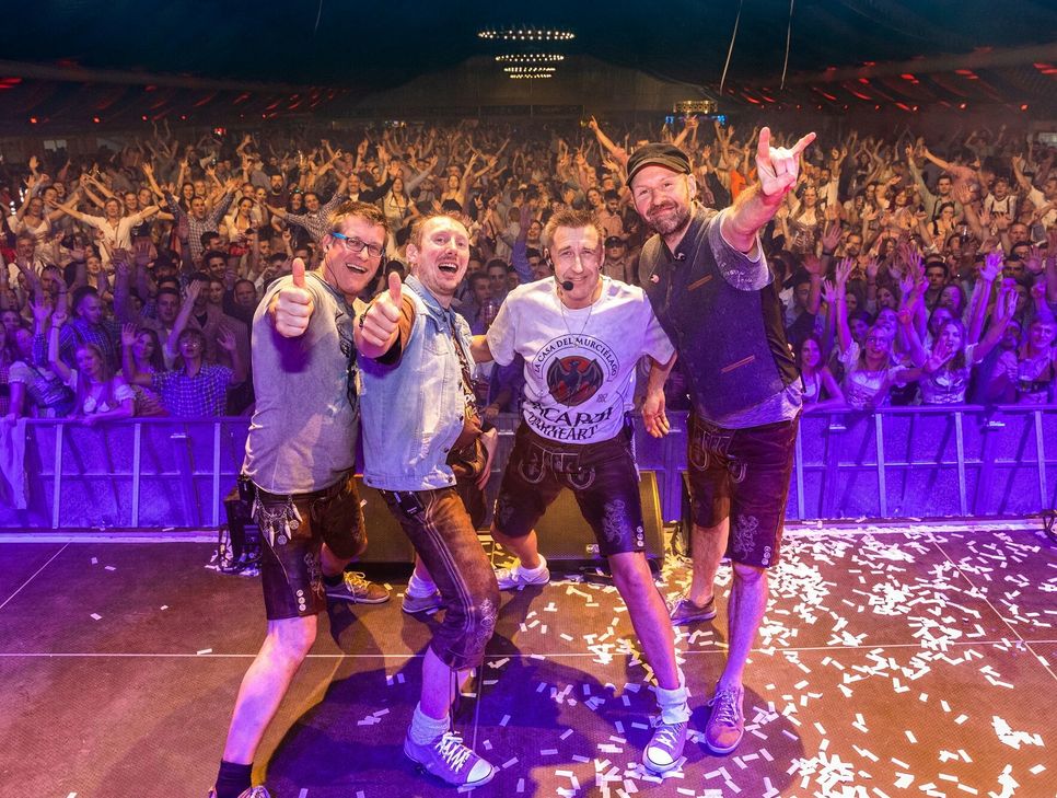 Aischzeit sorgten für ein furioses Finale beim 30. Bungert-Oktoberfest.