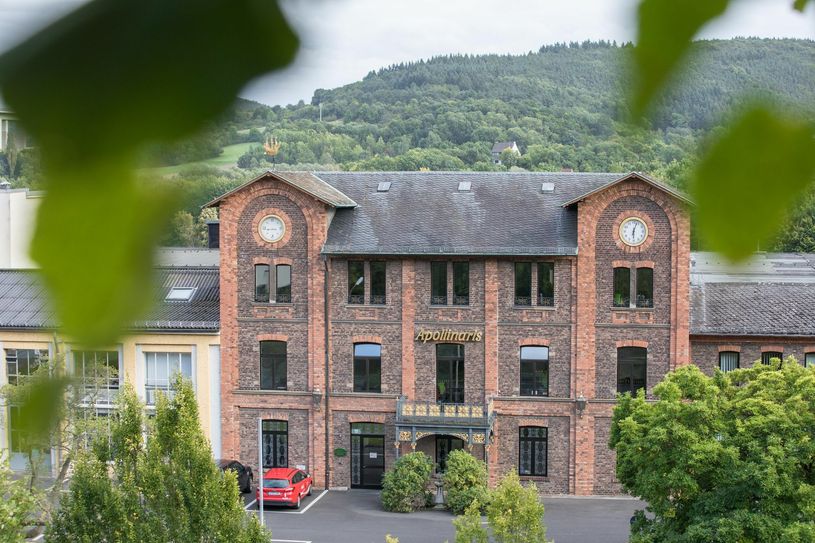 Im Apollinaris-Werk Bad Neuenahr werden 80 Stellen abgebaut. Foto: CCEP DE