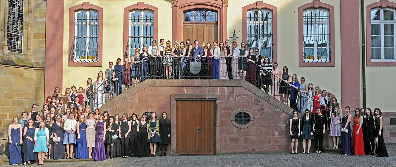 Die Abiturientinnen 2017 des AMG Trier. Foto: Sinan Narin