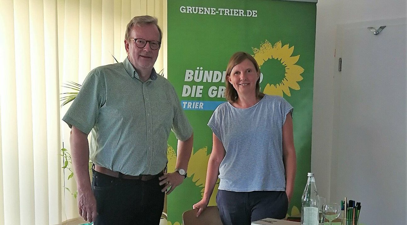 Sind sich einig - Corinna Rüffer (MdB) und Bernhard Kaster (MdB a.D.): Kontakte unterhalb der politischen Ebene müssen erhalten bleiben, beispielsweise in Form von Städtepartnerschaften, Hochschulkooperationen, zivilgesellschaftlichem und kulturellem Austausch. Foto: Krösser