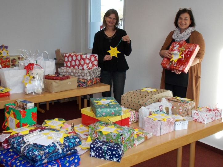 Caritasdirektorin Victoria Müller-Ensel und Dienststellenleiterin Ilona Besha freuen sich über die tolle Resonanz auf den  adventlichen Spendenaufruf 2020!