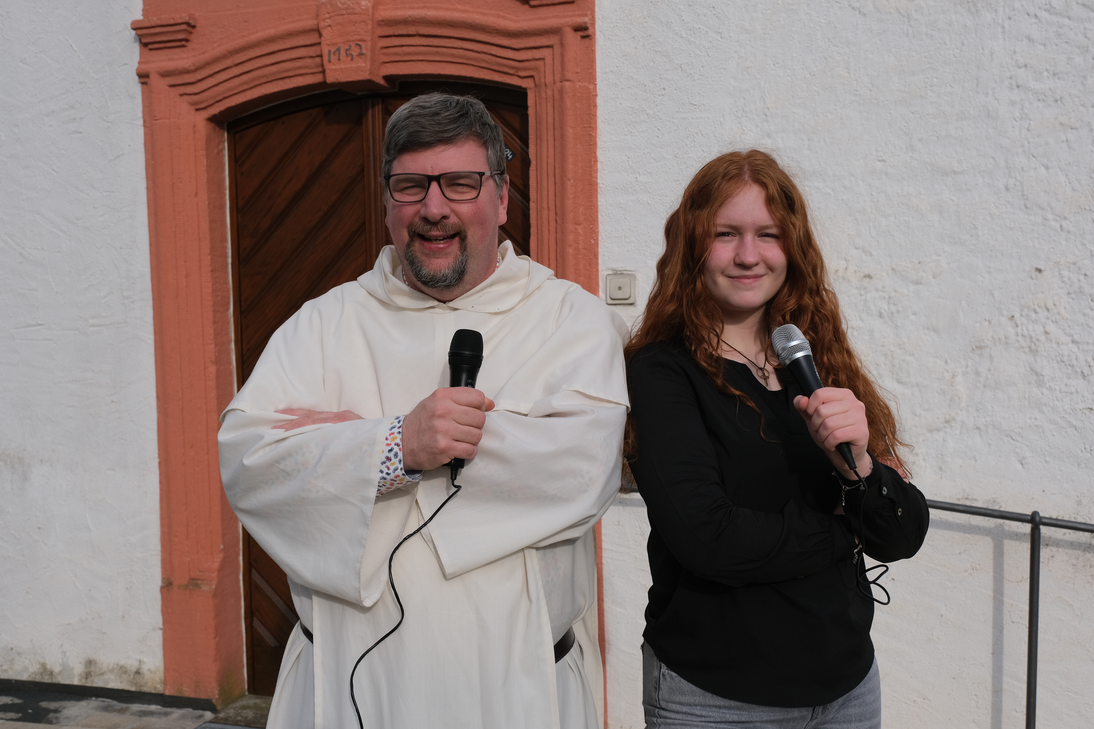Pater Albert und Sophia reden 7 Minuten über Gott und die Welt. Zwei, die gerne reden, kommen zusammen, um über den Glauben miteinander zu sprechen.