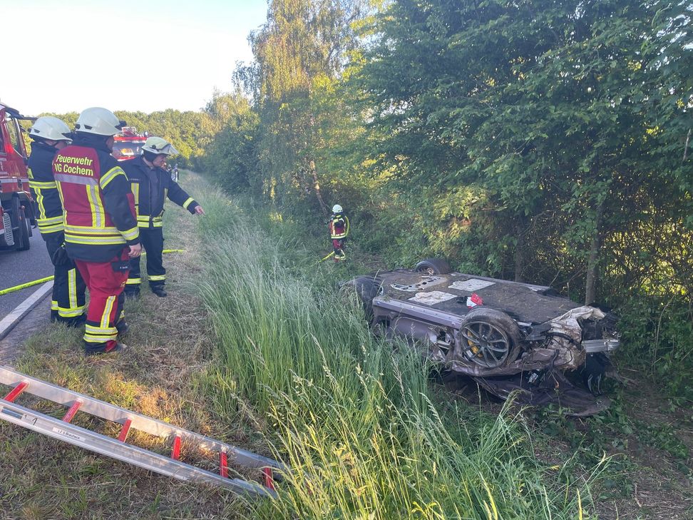 Der Luxus-Porsche (Foto) wurde bei dem Unfall total zerstört.