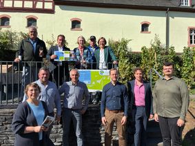 Die Verantwortlichen bei der Eröffnungs des Themenwanderweges: "Wasser im Ruwertal - Von der Antike bis heute"