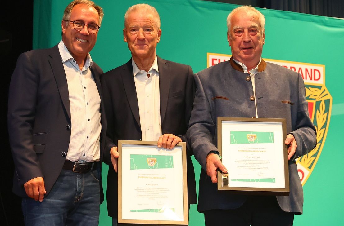 (v.l.): Gregor Eibes, Präsident des Fußballverbandes Rheinland, Alois Stroh und Walter Kirsten.