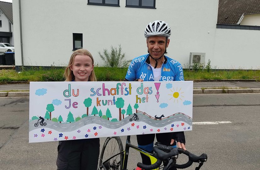 Radsportler Ruud Schlenter hat 31 Mal den »Hammer-Berg« zwischen Hammer und Eicherscheid erklommen und dabei Geld für die Krebsforschung gesammelt.