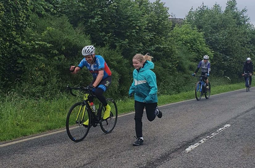 Radsportler Ruud Schlenter hat 31 Mal den »Hammer-Berg« zwischen Hammer und Eicherscheid erklommen und dabei Geld für die Krebsforschung gesammelt.