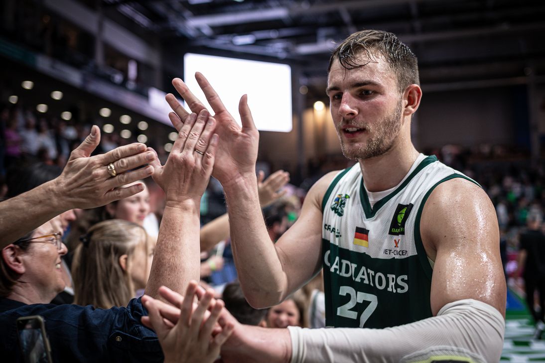 Moritz Krimmer mit der Nummer 27 bei den Gladiators Trier.