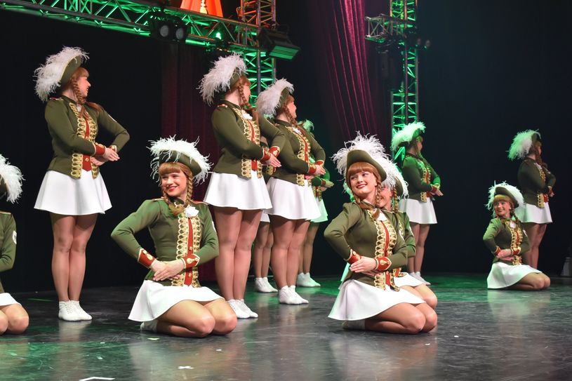 Das Programm der Gala beinhaltete eine Vielzahl an Tanzdarbietungen, die von verschiedenen Karnevalsvereinen präsentiert wurden.