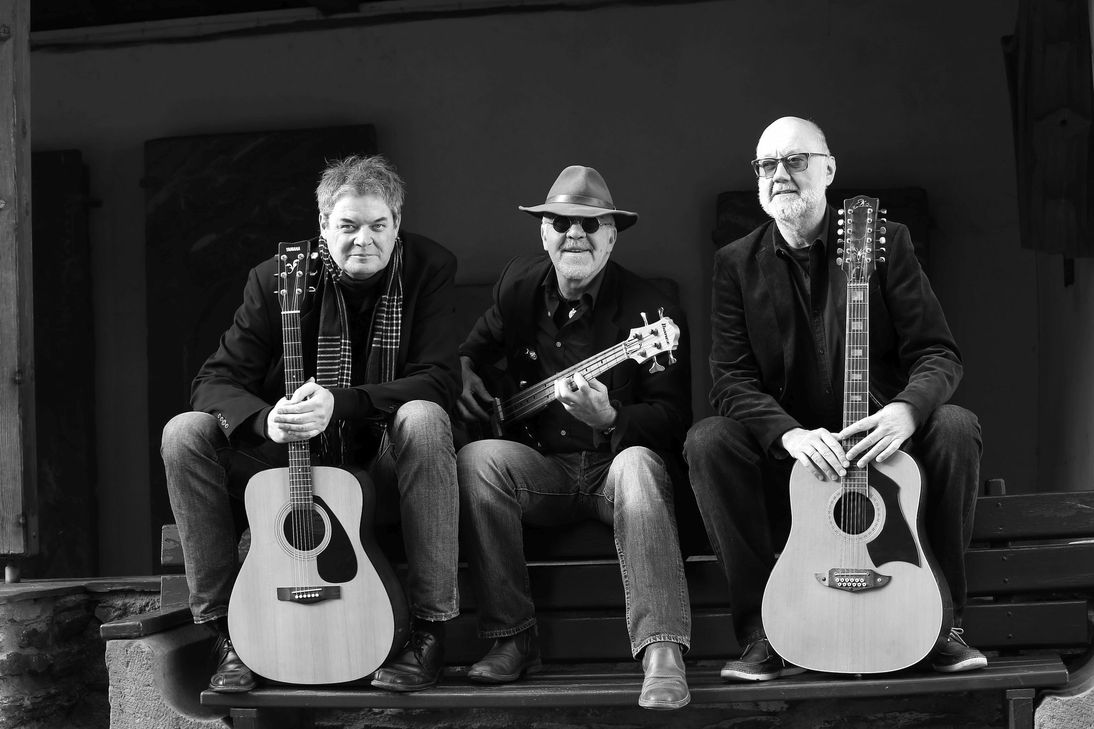 „Die Saitenspringer“ sorgen für den musikalischen Rahmen.