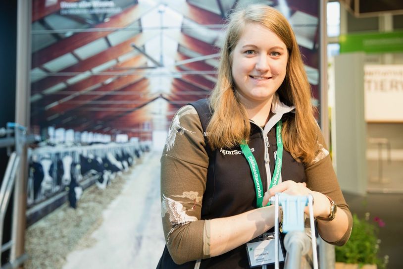So läuft das auf dem Land: Cathrin Hurth aus Wincheringen erklärt als sogenannter Agrar-Scout, was auf den heimischen Bauernhöfen passiert. Foto: privat