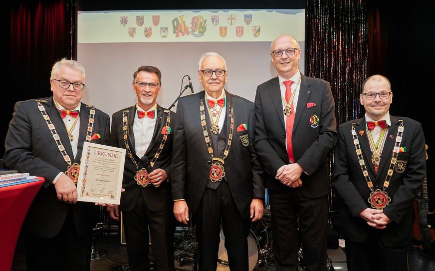 Ulrich Krugmann (Vizepräsident KV RML), Andreas Noll (Präsident KV RML), Peter Pries (Ehrenpräsident), Klaus-Ludwig Fess (Präsident Deutscher Karneval e.V.) und Dirk Wittersheim (Vizepräsident KV RML). Fotos: Matthias Willems