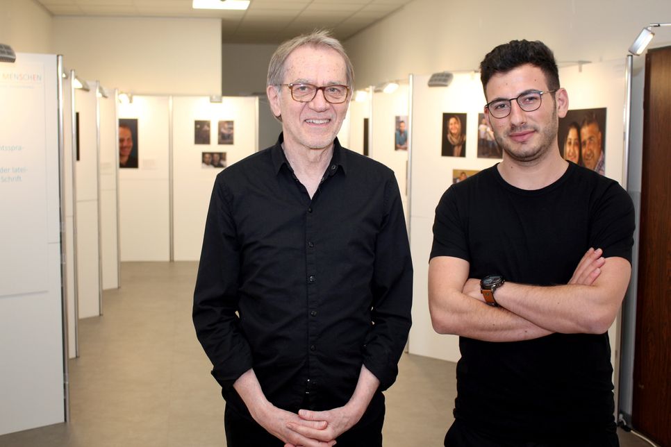 Die beiden Fotografen Thomas Schönwälder (l.) und Mohammed Isso haben 32 Menschen porträtiert. Foto: Thomas Schmitz/pp/Agentur ProfiPress