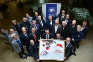Im 50. Jahr seines Bestehens präsentiert der Lions Club Hunsrück den Lions-Adventskalender in großer Runde.