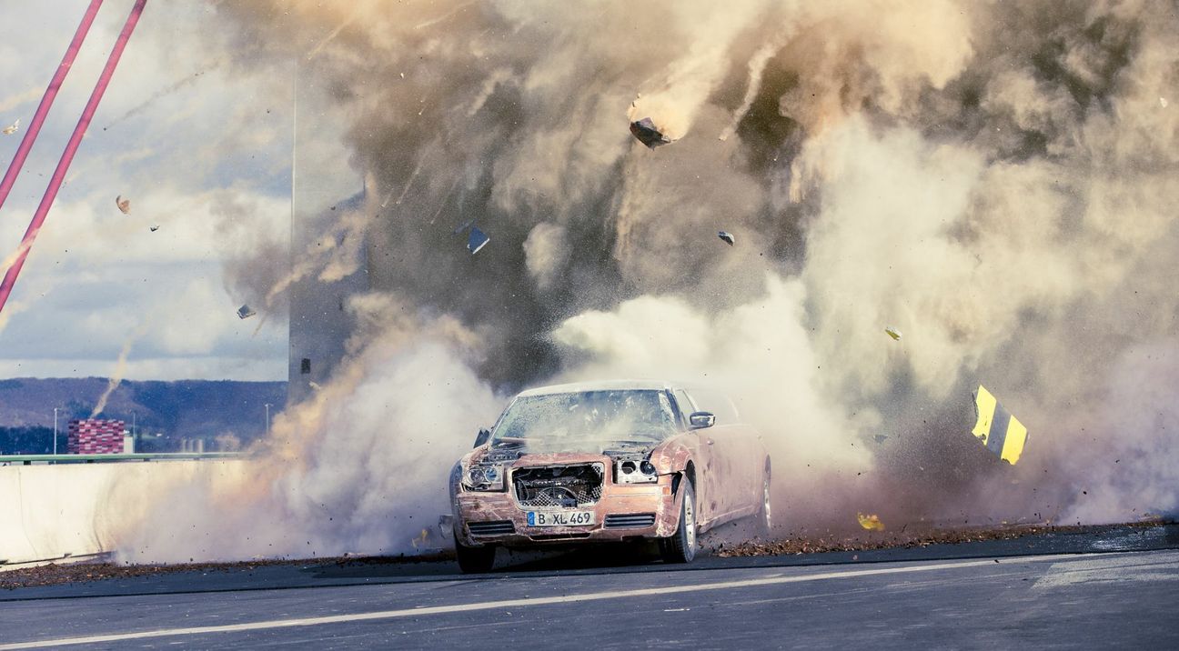 Stunt-Foto vom Drehort Bad Oeyenhausen. Wird es solche Explosionen auch in Cochem geben? Foto: Tom Trambow / action concept 2016