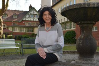 Mehr als 30 Jahre hat Dr. Susanna Smolenski in der Dr. von Ehrenwall‘schen Klinik gearbeitet. Heute ist sie im Ruhestand. Foto: Scholl