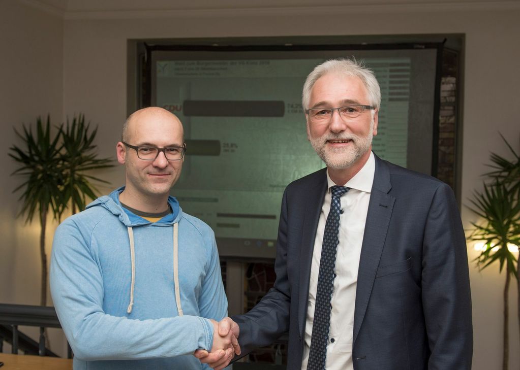 Amtsinhaber Karl-Heinz Frieden setzte sich gegen Herausforderer Sascha Gottschalk (li.) durch. Foto: Willems