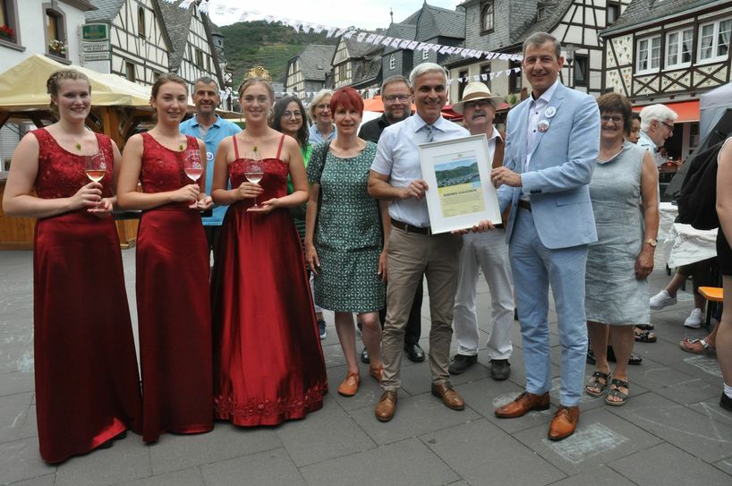 Die "Leuchtpunkt"-Auszeichnung fand im Rahmen des Koberner Weinfestes auf dem Marktplatz statt.