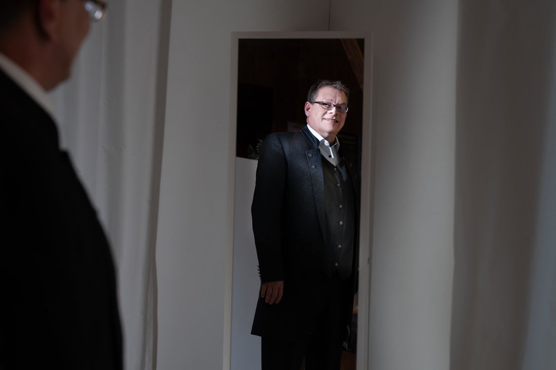 Der Dirigent Frank Mehlfeld steht gemeinsam mit Marion Eckstein und Thilo Dahlmann auf dem Podium beim zweiten und "klassischen" Eröffnungskonzert der 40. Festival-Saison.