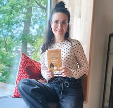 Im Frühjahr ist der vierte Band der Krimi-Reihe aus der Feder von Kerstin Mohr mit dem Titel »Eierlikör und Bienenstich« erschienen. Weitere Fälle für Loni und Anneliese sollen folgen.