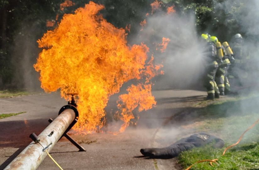 Auch die Bekämpfung von Gasbränden...