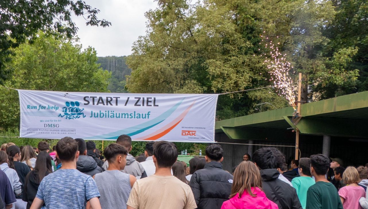 Startschuss mit Feuerwerk