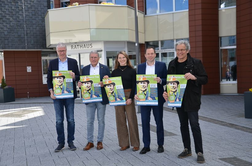 Michael Haas (Gewerbeverein Simmerath), Bürgermeister Bernd goffart, Tanja Theißen (Gemeinde Simmerath), Daniel Wergen (Sparkasse Aachen, Geschäftsstellenleiter Simmerath) und Lars Harmens (Gewerbeverein Simmerath Marketing GmbH) präsentieren den vielfältigen »Kraremanns Tag«, der am 7. Mai ab 11 Uhr stattfindet.