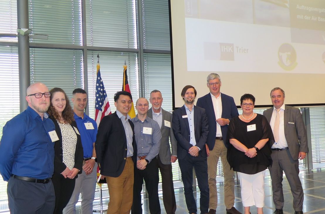 Air Base Spangdahlem, IHK und HWK Trier haben regionalen Firmen die Gelegenheit geboten, mit der Air Base über mögliche geschäftliche Beziehungen zu sprechen.