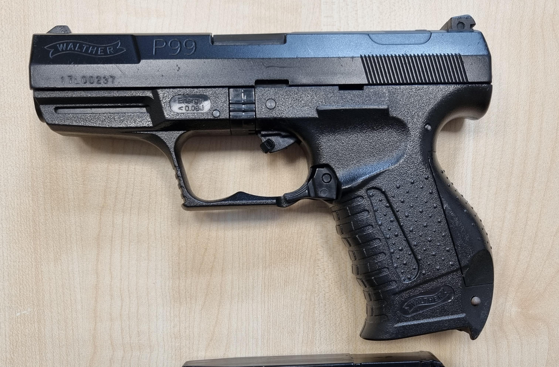 Diese Soft-Air-Pistole wurde bei den Jugendlichen sichergestellt.