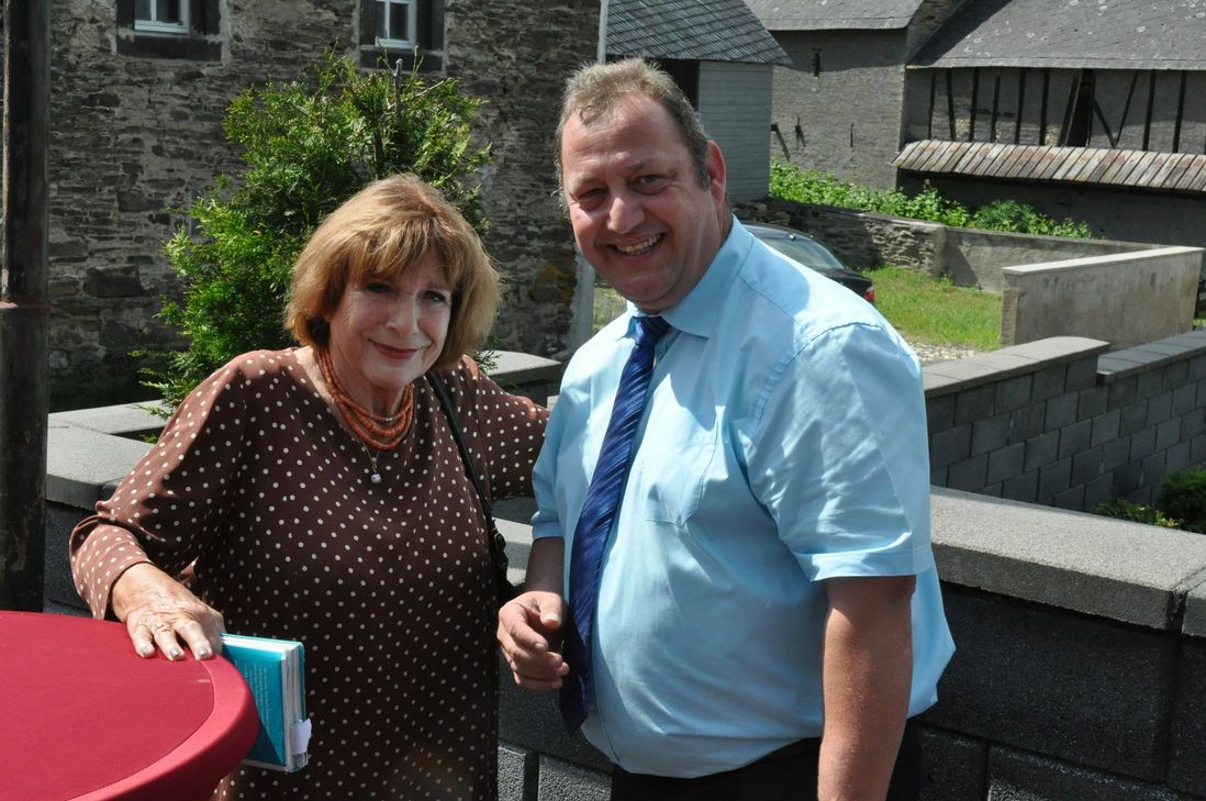 "Kommissare" unter sich: Hannelore Hoger und der Zettinger Ortsbürgermeister, Johannes Hammes.