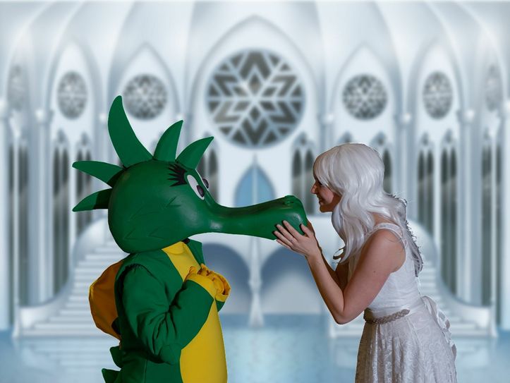 Beim Musicalmärchen »Tabaluga und Lilli« verliebt sich der kleine Drache in das Mädchen Lilli. Foto: Why Not – Events und Kommunikation UG